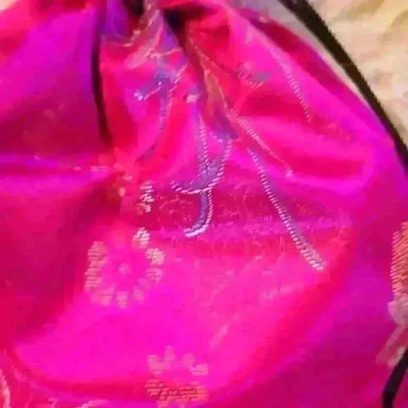 Small silk bag with handle - Picture 3 of 3